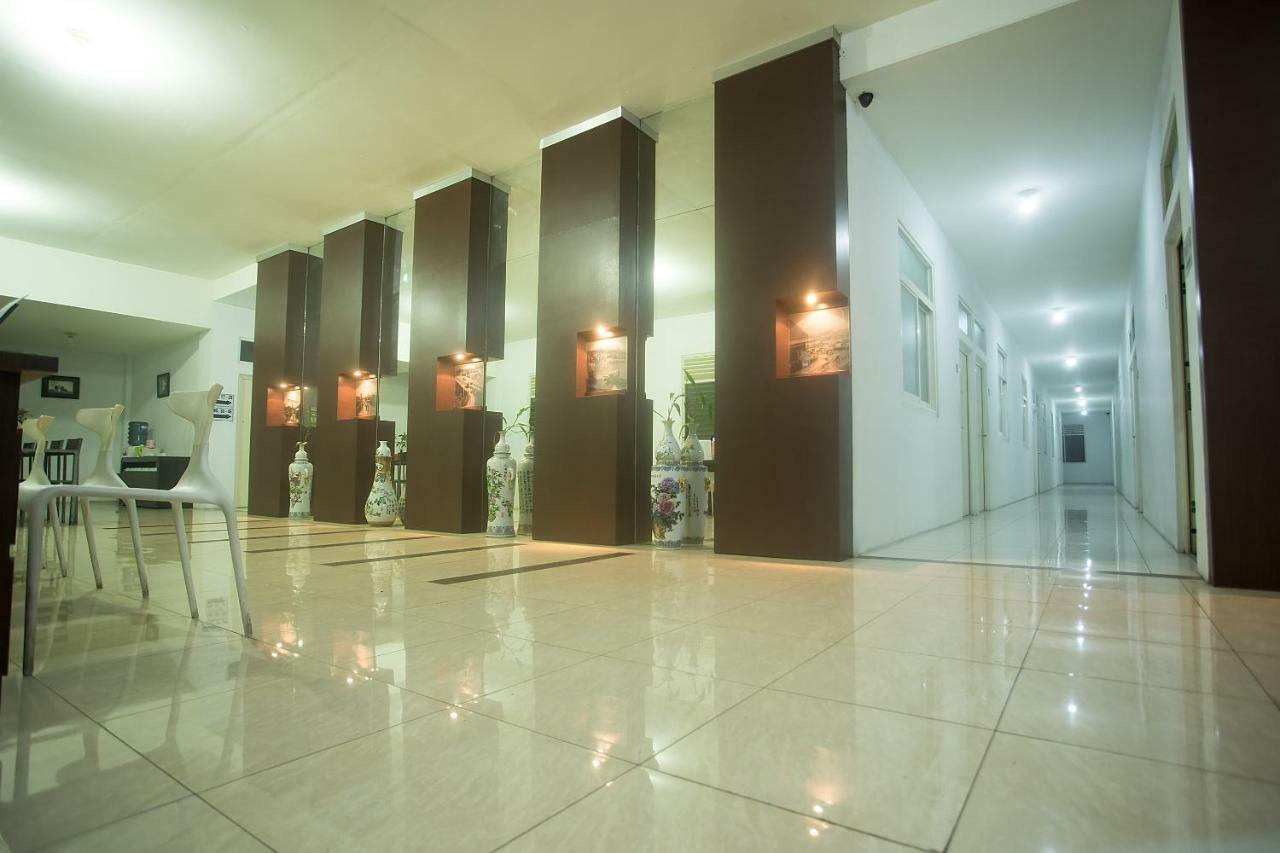 Отель Oyo 850 Lapan Lapan Банджармасин Экстерьер фото